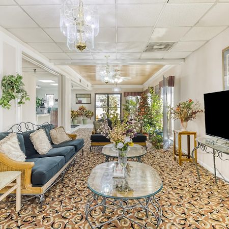 Oyo Hotel Grenada West エクステリア 写真