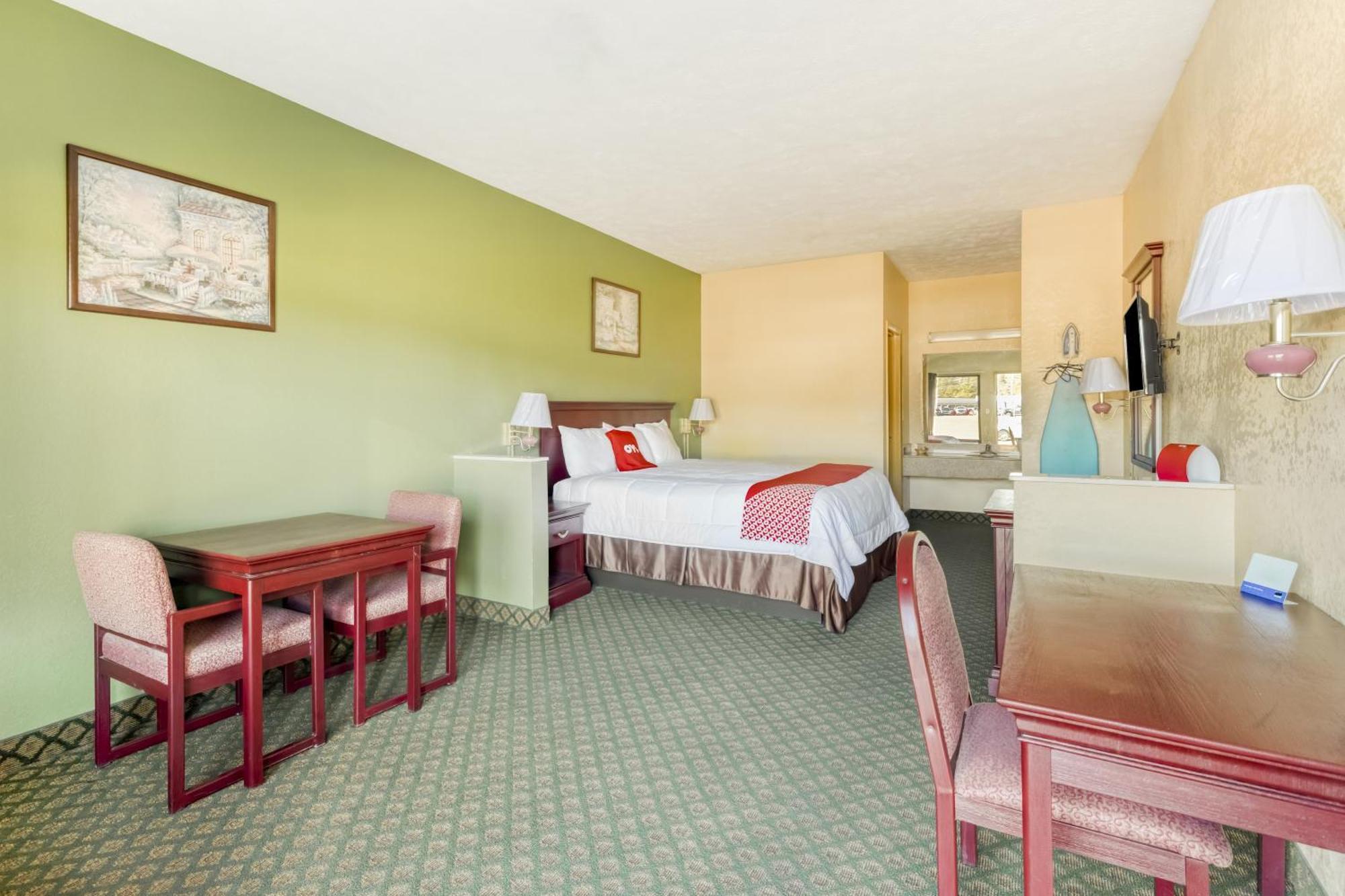 Oyo Hotel Grenada West エクステリア 写真