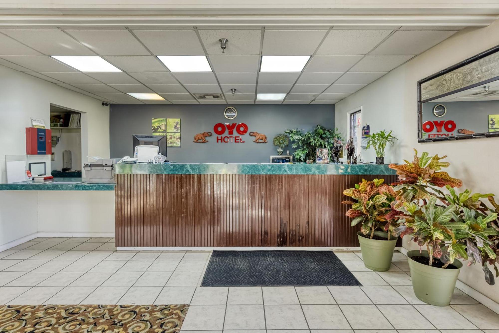 Oyo Hotel Grenada West エクステリア 写真